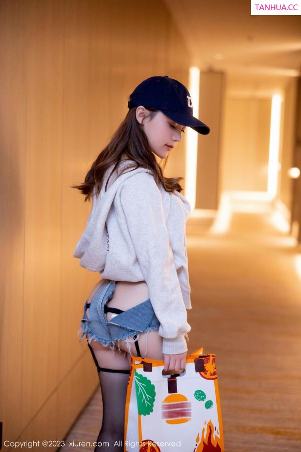 豆瓣酱  [XiuRen]高清写真图 2023.01.18 No.6155 豆瓣酱 外卖员第16张图片